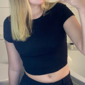 T-shirt - Svart simpel t-shirt 