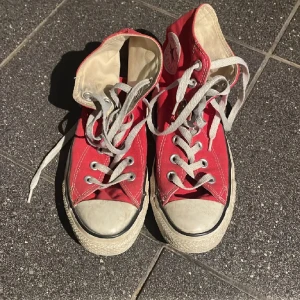 Converse  - Säljer mina converse då dom inte kommer till användning!💖