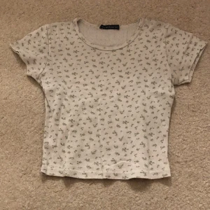 T-shirt  - Fin t-shirt från brandy Melville i väldigt bra skick