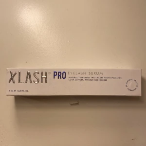 X lash 6ml - Säljer detta xlash framsserum, då jag har dubbla. Oöppnad och återförsluten med plasten runt produkten kvar (kan ses på bild 3). Ny pris 699kr. Använd gärna köp nu!🫶🏻🫶🏻