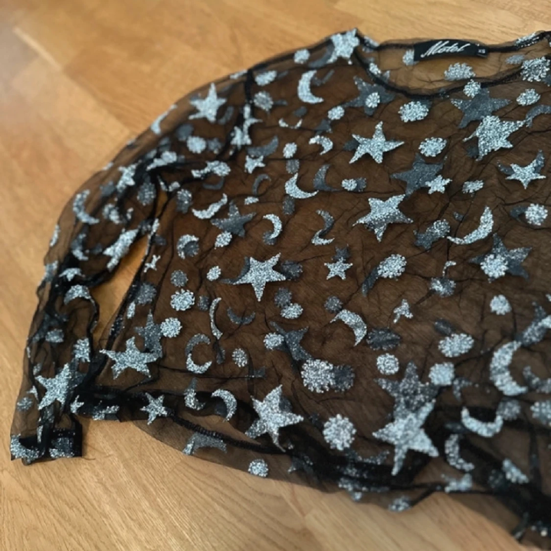 Svart mest tröja med silver detaljer - 90