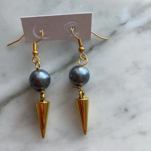 Guld spike örhänge 😍 - Nickel fria örhängen i mässing. Skriv till mig ifall det är något ni undrar 💗