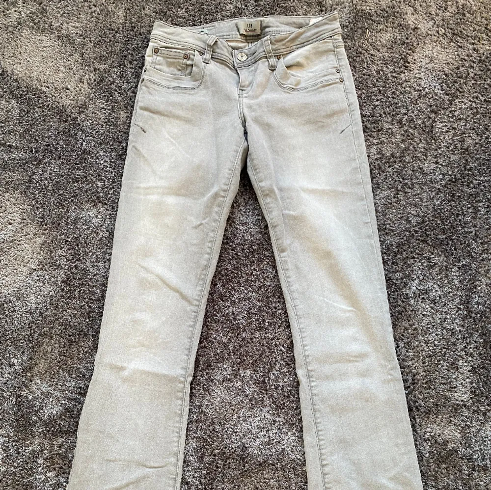lågmidjade bootcut jeans från ltb❤️knappt använda . Jeans & Byxor.