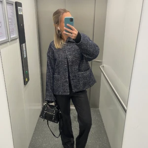 Kort kappa - Säljer nu denna snygga jacka då jag köpte två i storlek S, helt ny, pris kan diskuteras 