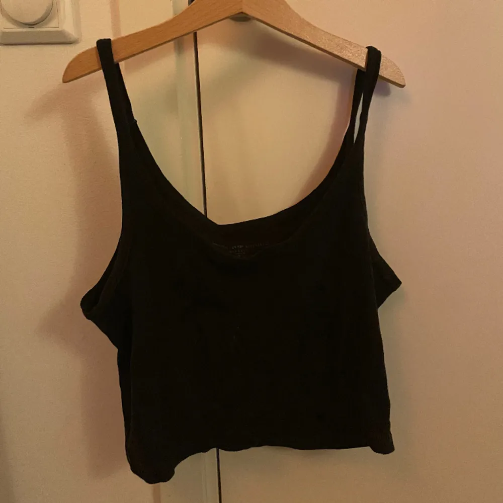 Topp från brandy Melville köpt två år sedan men inte kommer till använding❤️ nyskick. Toppar.