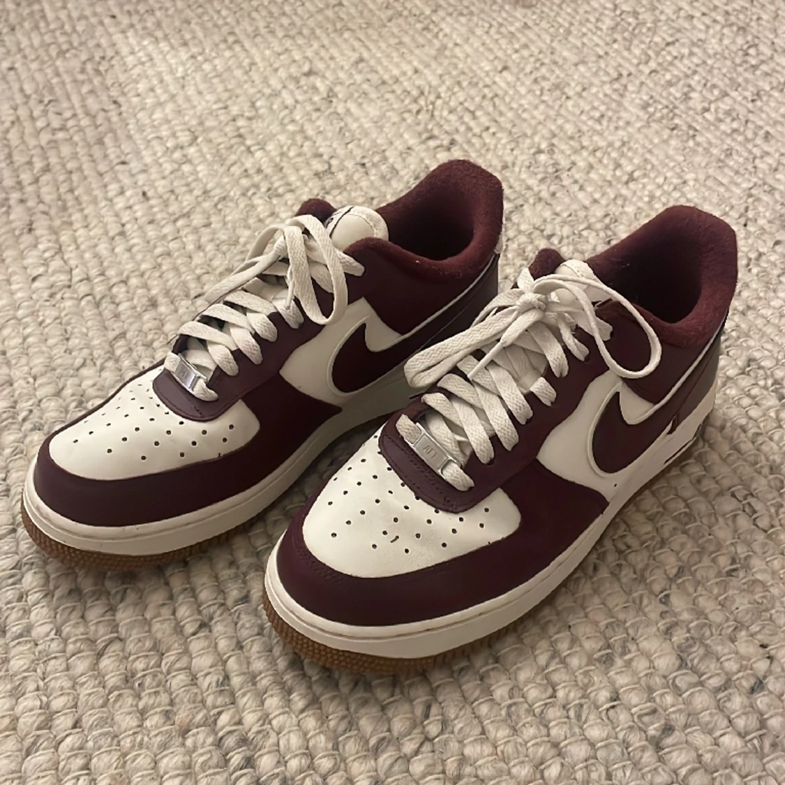  Mörk röda Nike air force 