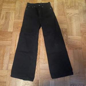 Weekday Jeans modellen ”ACE”. Waist: 28 Längd: 34