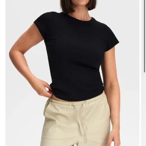 T-shirt  - Helt ny T-shirt från märket Lxa 