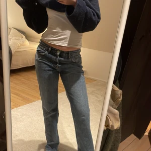 Jeans zara - Säljer dessa jätte najs zara jeansen! Typ aldrig använda 💋💋