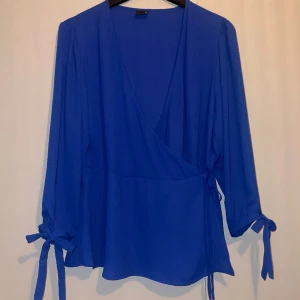 Blus  - är lite mörkare blå en i bilden