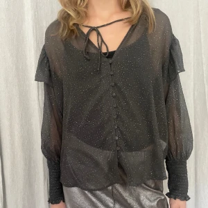 Blus - Festblus från zara i stlk S! Nyskick:)❤️❤️
