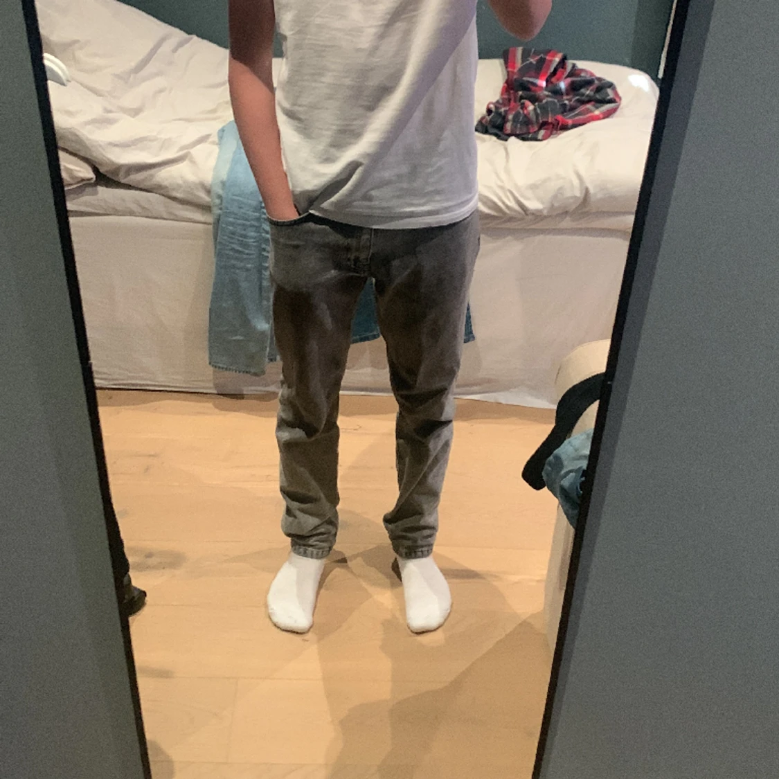 Gråa Woodbird jeans