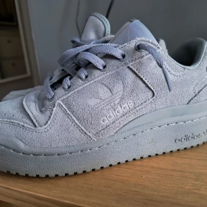 Adidas orginals grey - Använd bara en gång, nyskick 10/10.