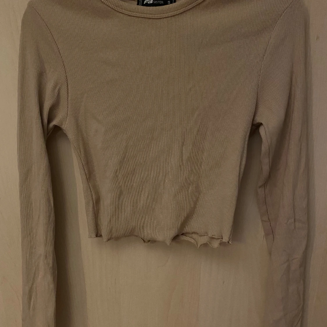 Beige cropped långärmad  - 90