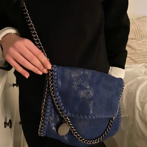 Blå väska🩵 - säljer denna så coola väska då den inte kommer till användning längre!! 🩵🩵🩵🩵