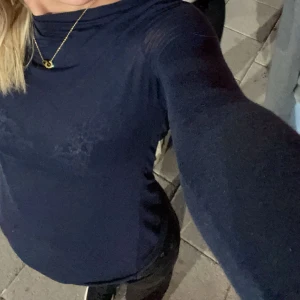 Intimissimi tröja - Mörkblå Intimissimi tröja, använd fåtal gånger. Inge tecken på användning. 