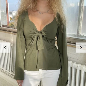 Maddy blouse - Maddy blouse från design by si. Köpt för ett år sen men endast använd 5 ggr. Inga defekter, bra skick👍 Säljer p.g.a inte riktigt min stil längre. Skriv gärna till mig om ni undrar något, svarar så snabbt jag kan💗