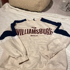 Sweatshirt  - En liten fläck