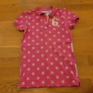 Tshirt  - Superfin vintage T-shirt/piké från Lindex (FIX). Kan fraktas men köparen står för frakten 🫶