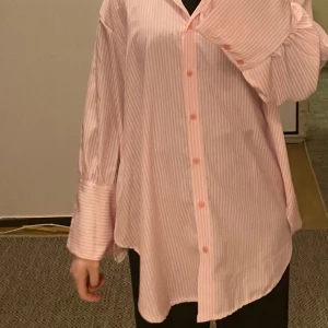 Tröja - En fin oanvänd skjorta, prislappen är på fortafarande.