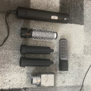 Dyson dupe  - säljer denna dupen på dyson!! Kommer med 5 olika typer av munstycken!! Knappt använd!!