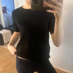 Stickad T-shirt  - Stickad T-shirt från lindex 