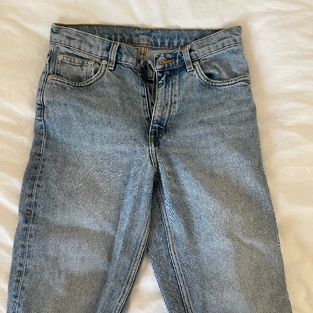 Så snygga jeans från Arket. Waist 25. Regular cropped🙏. Jeans & Byxor.