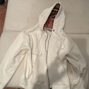 Burberry tröja  - Mycket bra skick 