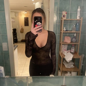 I am gia topp - Så snygg festtopp från i am gia. Endast använd en gång. Köpte för ca 800 ink frakten. 