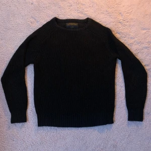 Skull casual wear tröja  - En svart stickad tröja 