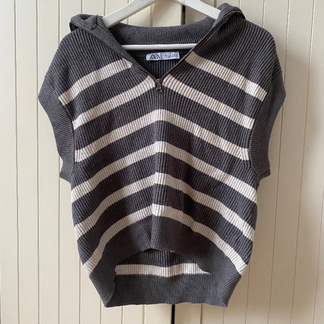 Stickad väst från Zara