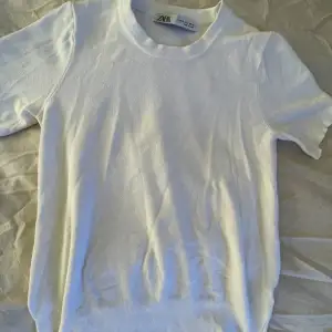 En vit jätte fin tun stickad tröja från zara☺️
