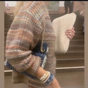 Randig stickad tröja från zara - Super fin stickad tröja från zara! Bra skick💞💞