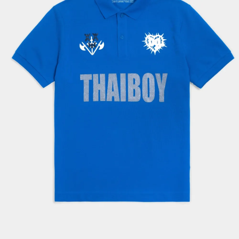 Thai boy digital piké blå,  Är inte säker på att jag vill sälja därav inget pris men kom med pris förslag den e parfekt skick . Skjortor.