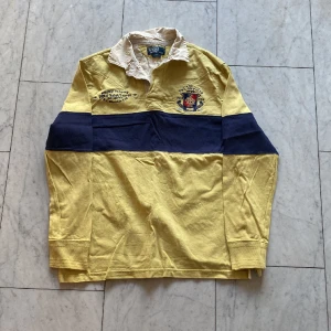 Ralph Lauren pike - Säljer en långärmad ralph lauren pike i storlek L. Toppskick, perfekt inför sommaren!