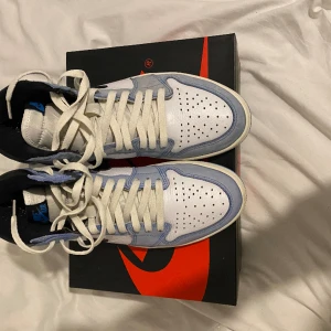 Jordan 1 uni - Storlek 42. Og all. Skriv privat vid eventuella frågor 