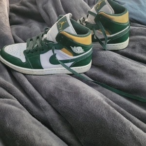 Jordan 1 sonic - Detta är ett par äkta Jordan 1 sonics som säljes i billigt pris, används inte längre då jag bara vill få bort dem 