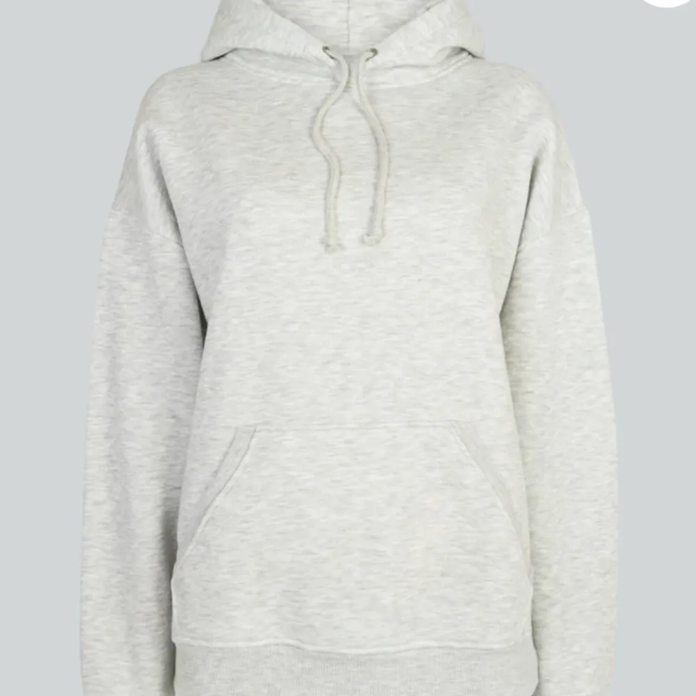 Säljer denna hoodie då den inte kommer till användning längre, fint skick bara blivit lite nopprig❤️. Hoodies.
