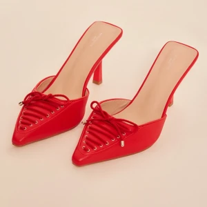 Klackskor från plt Wide fit - Helt nya klackar, aldrig använda med bred passform storlek 38, ordinarie pris 390kr.