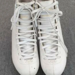 Skridskor, barn - Skridskor, vita, barn. strl 35.