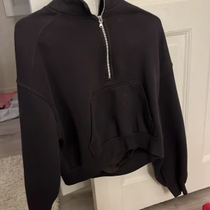 Sweatshirt - Bra skick, inte använd mycket. Skriv för mer info!