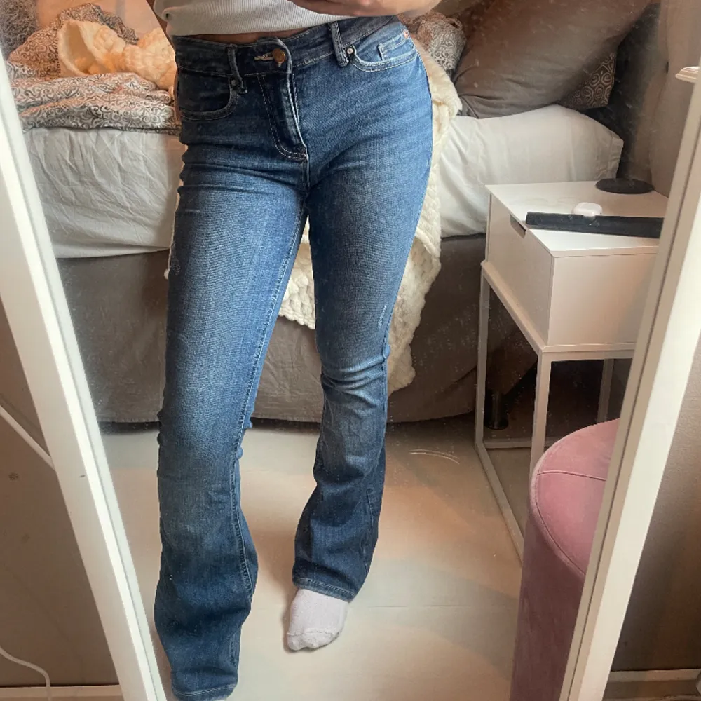 Vero Moda jeans i nyskick använda Max 2ggr stl XS längd 32 passar mig som är ca 163. Jeans & Byxor.