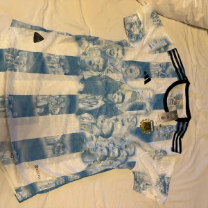 Fotbolls tröja - Helt ny