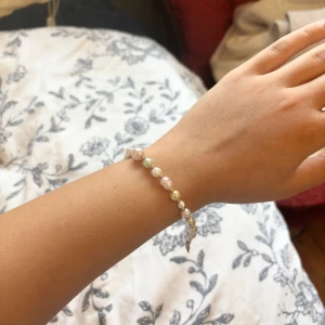 Pärlarmband - Armband med pärlor supersött från Urban Outfitters🌸