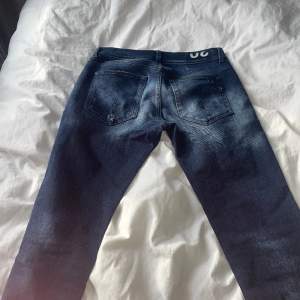 Säljer nu mina tvär feta dondup jeans som är riktigt trendiga Storlek 30 Nypris 2400 Skick 9/10 