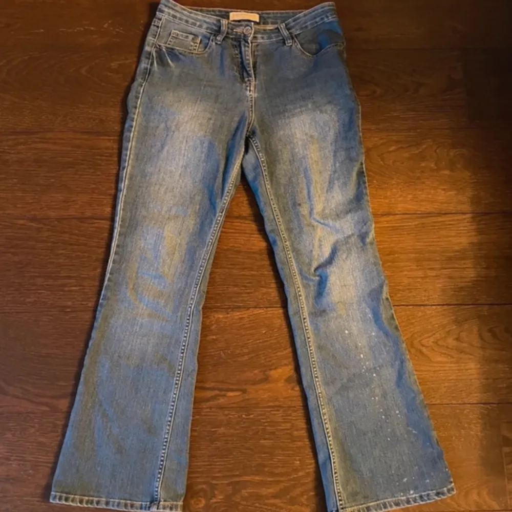 Fett söta lågmidjade bootcut jeans  Fråga för mer bilder / frågor!. Jeans & Byxor.