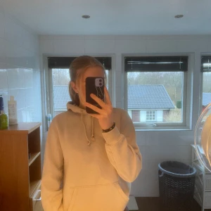 Hoddie - Fin hoddie från HM i bra skick, använd fåtal gånger. Storlek S