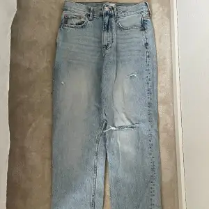 Jeans från Gina tricot i stolek 36
