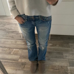 Lågmidjade jeans - Lågmidjade jeans från Tommy hilfiger!!! Super bra skick 🥰🥰Passar mig som brukar ha storlek S/M och är ca 170 cm ❤️‍🔥