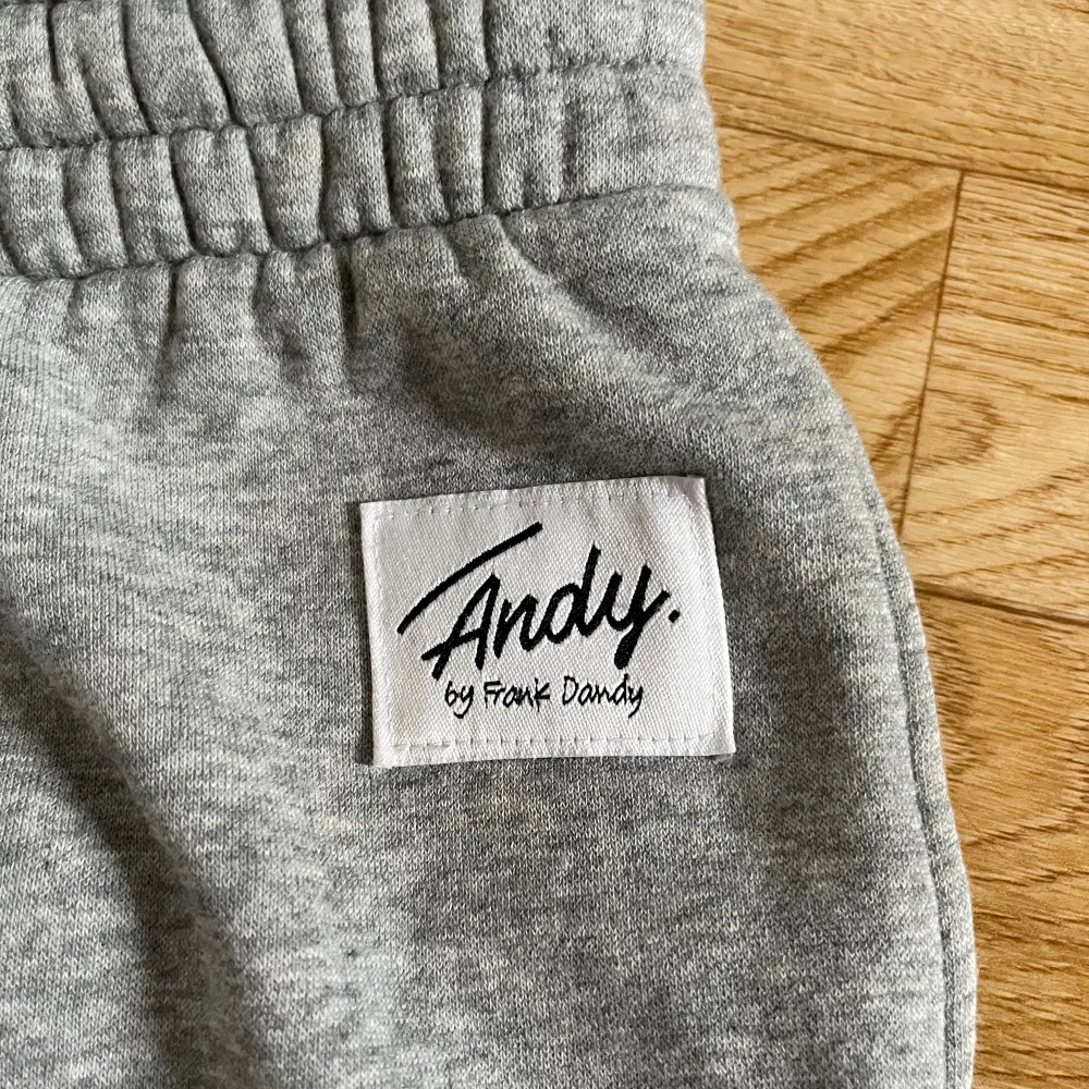 Ett par fina mjukisbyxor från märket Andy by Frank Dandy. Säljer dessa då jag inte använt de på länge. . Farkut & Housut.